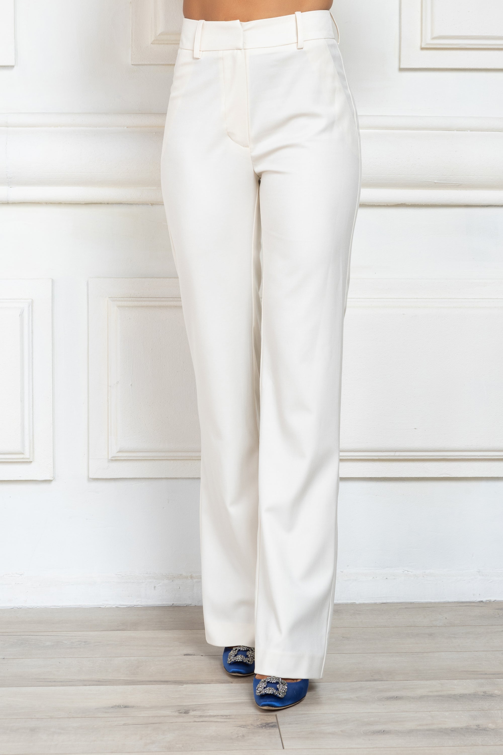 Straight leg back slit trousers in white