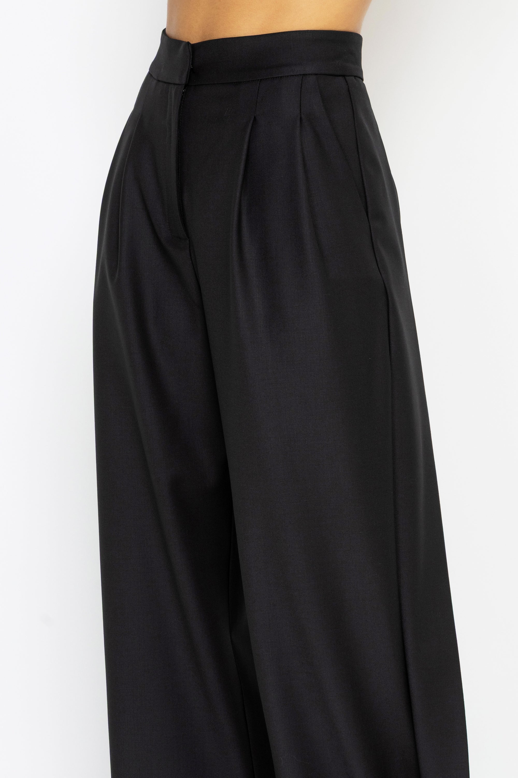 High-Waist Wide-Leg Side-Panel Pants in Black