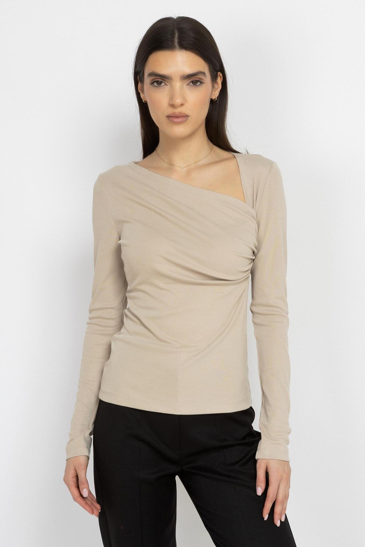 Asymmetric Ruched Top