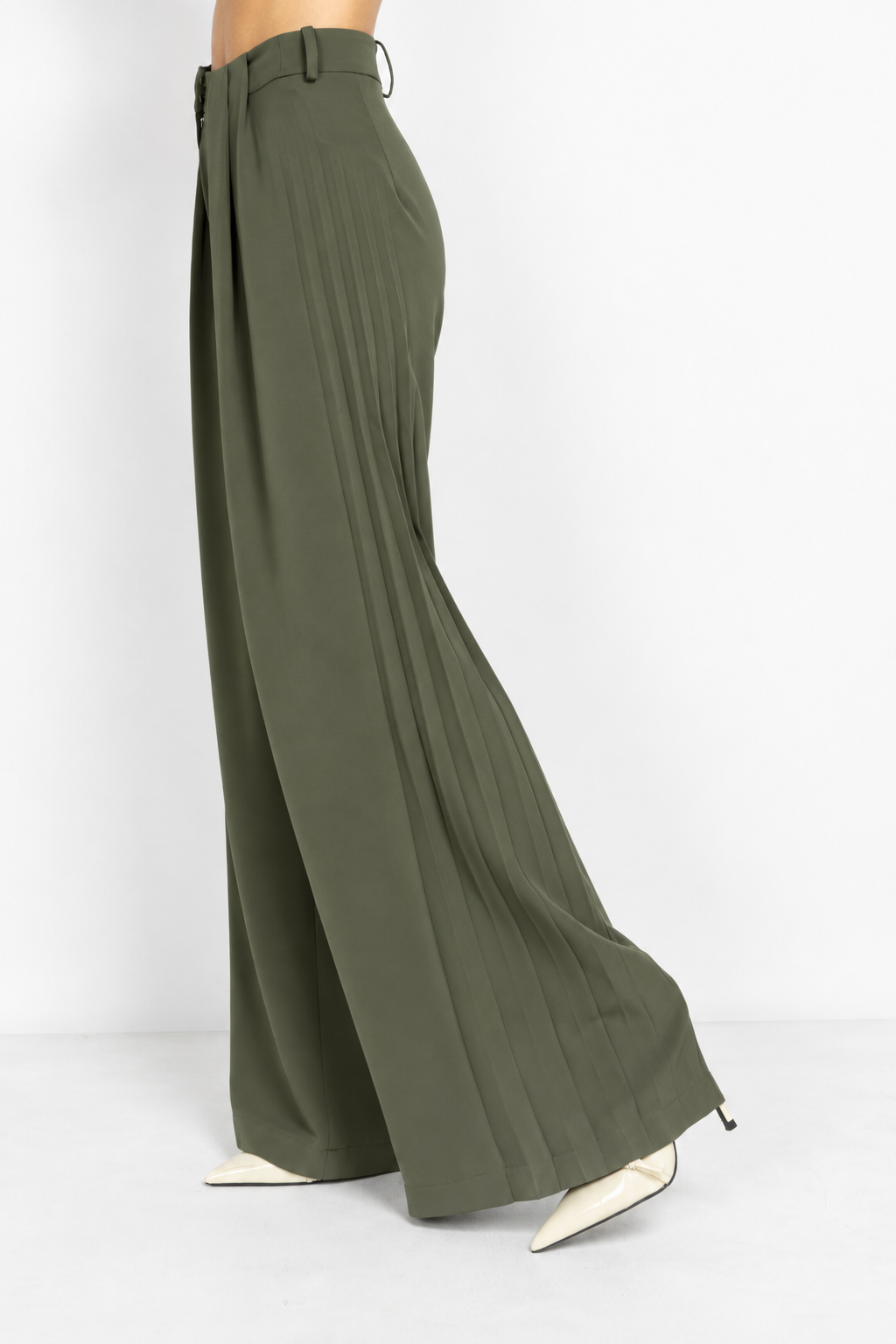 Long Pleated Trousers in Green