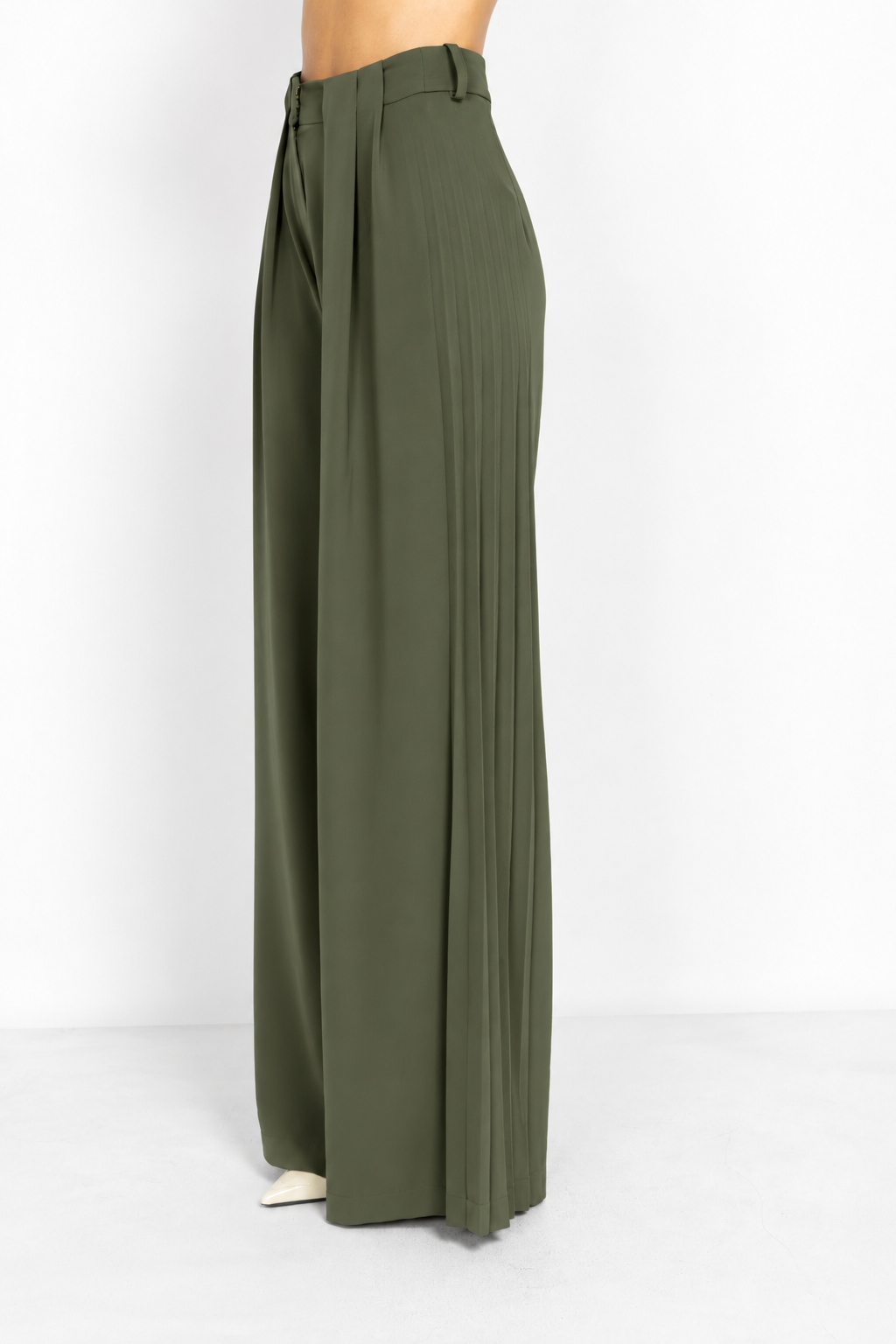 Long Pleated Trousers in Green