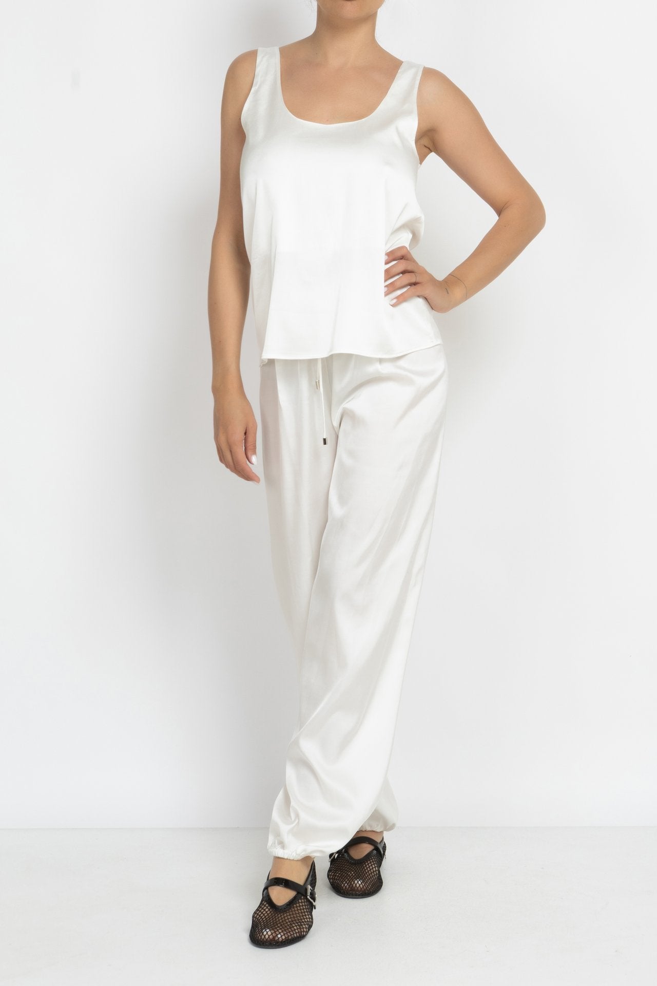 White balloon-leg trousers