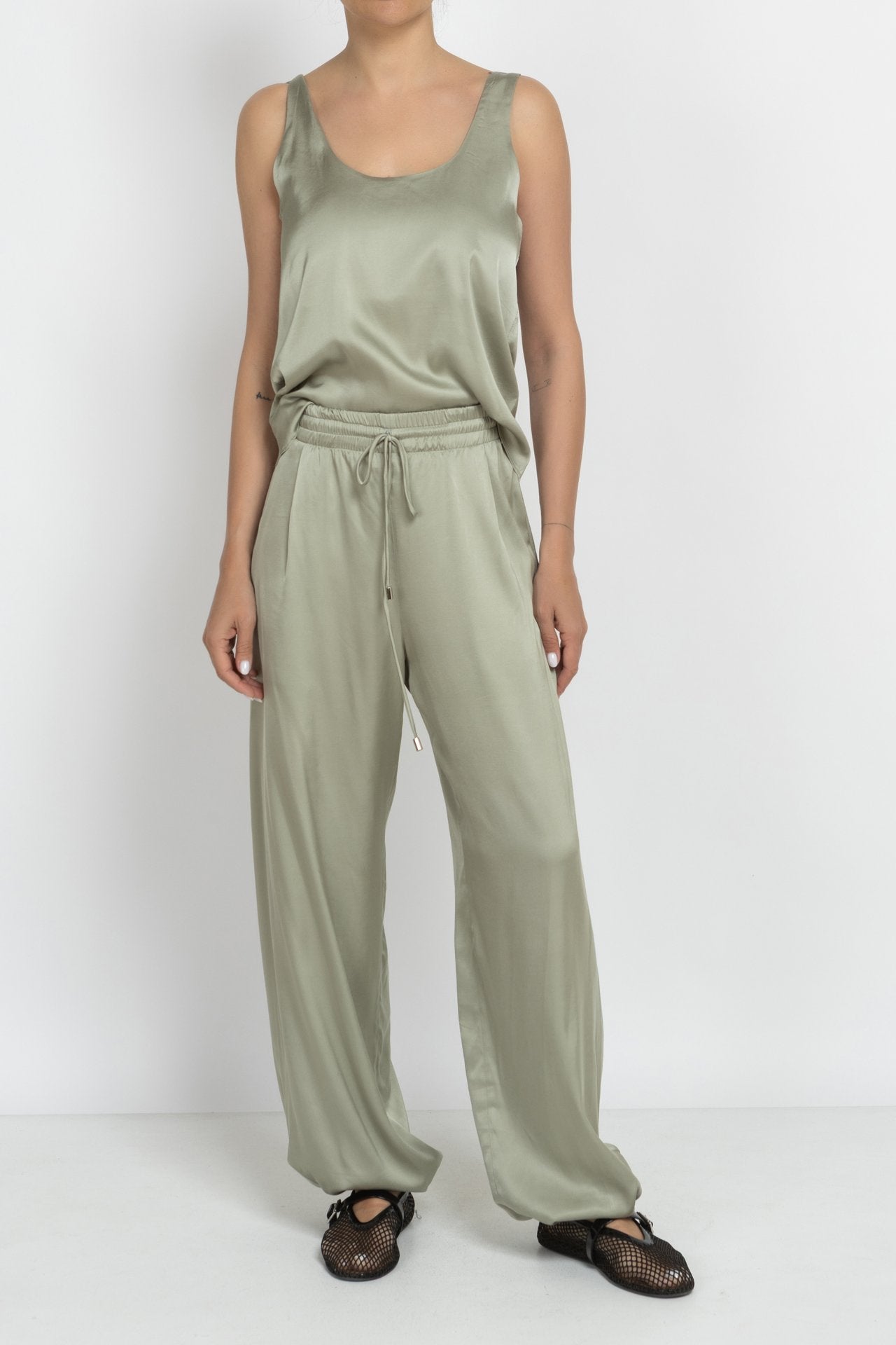 light green balloon-leg trousers