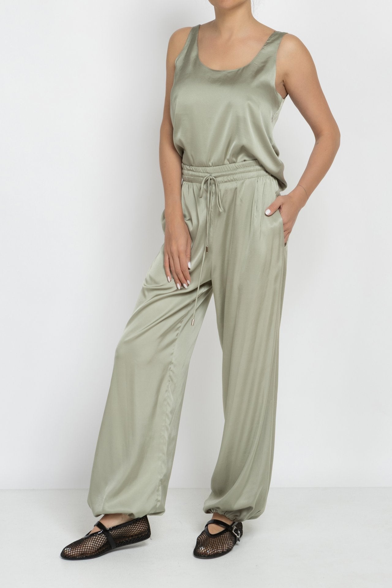 light green balloon-leg trousers