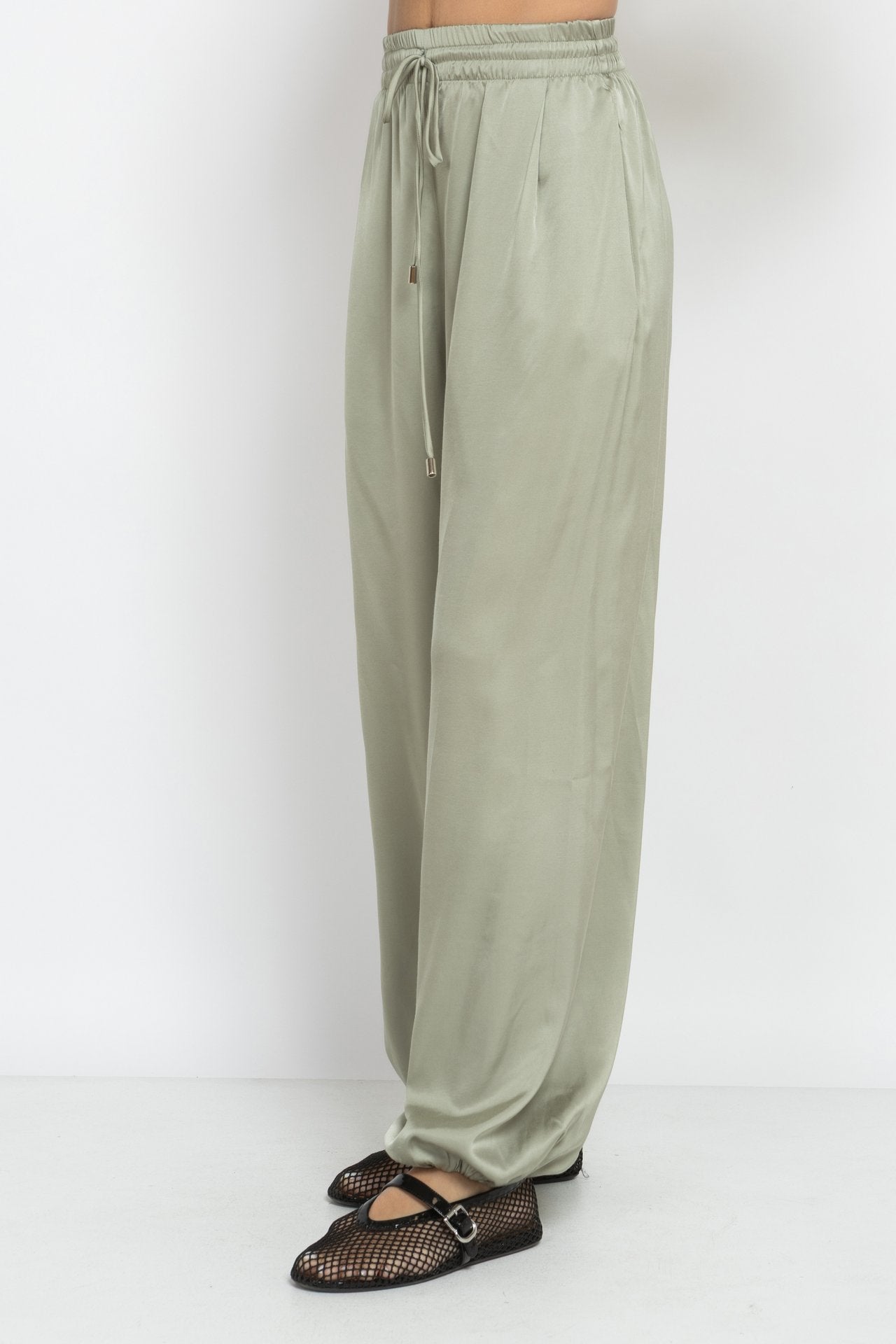 light green balloon-leg trousers
