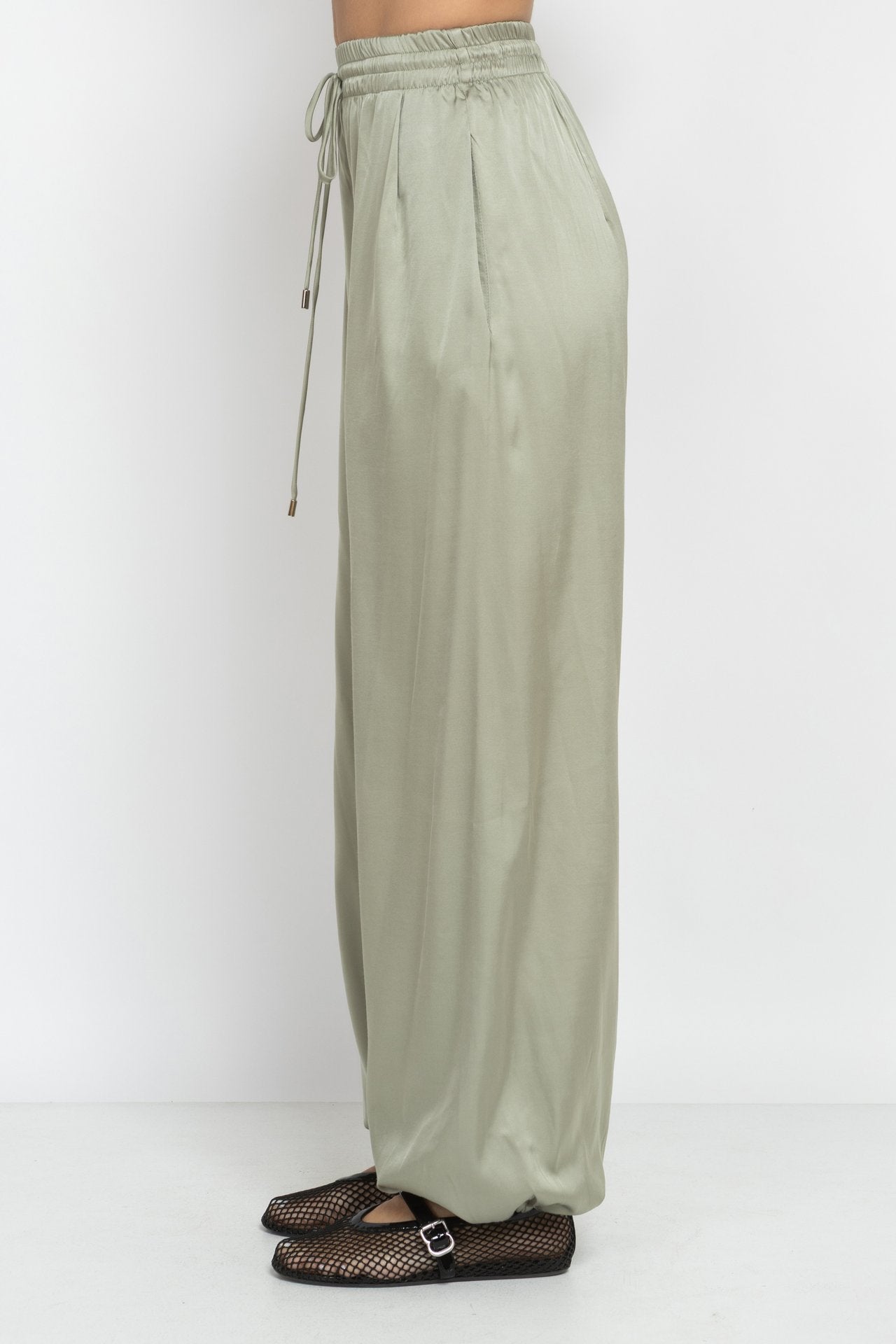 light green balloon-leg trousers