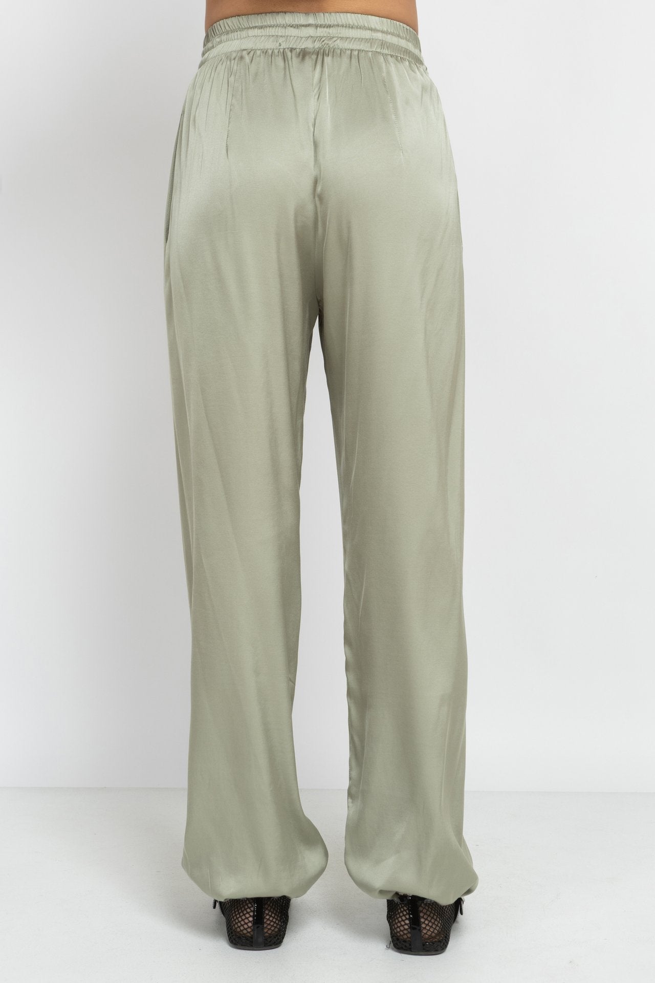 light green balloon-leg trousers