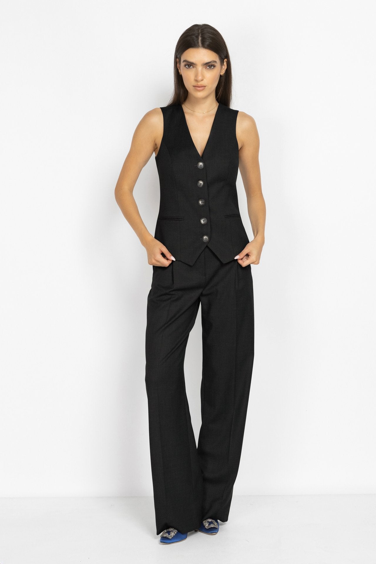 Wide-Leg Pleated Trousers in Black