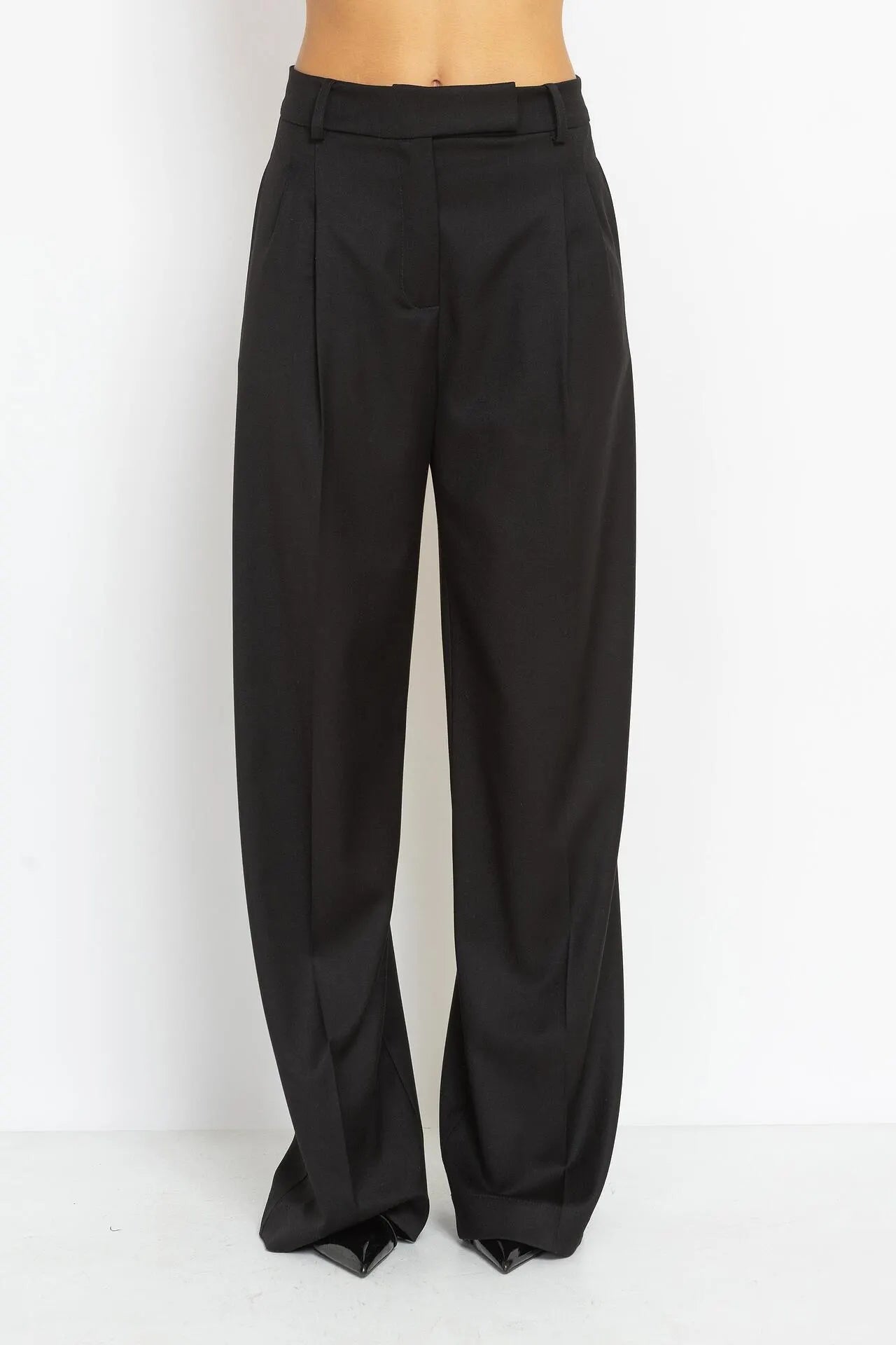 Wide-Leg Pleated Trousers in Black