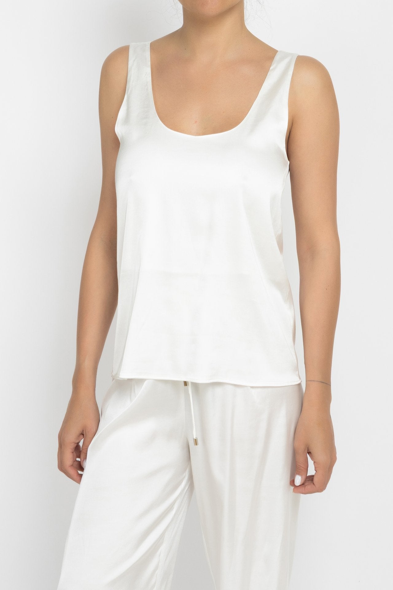 White wide-fit top