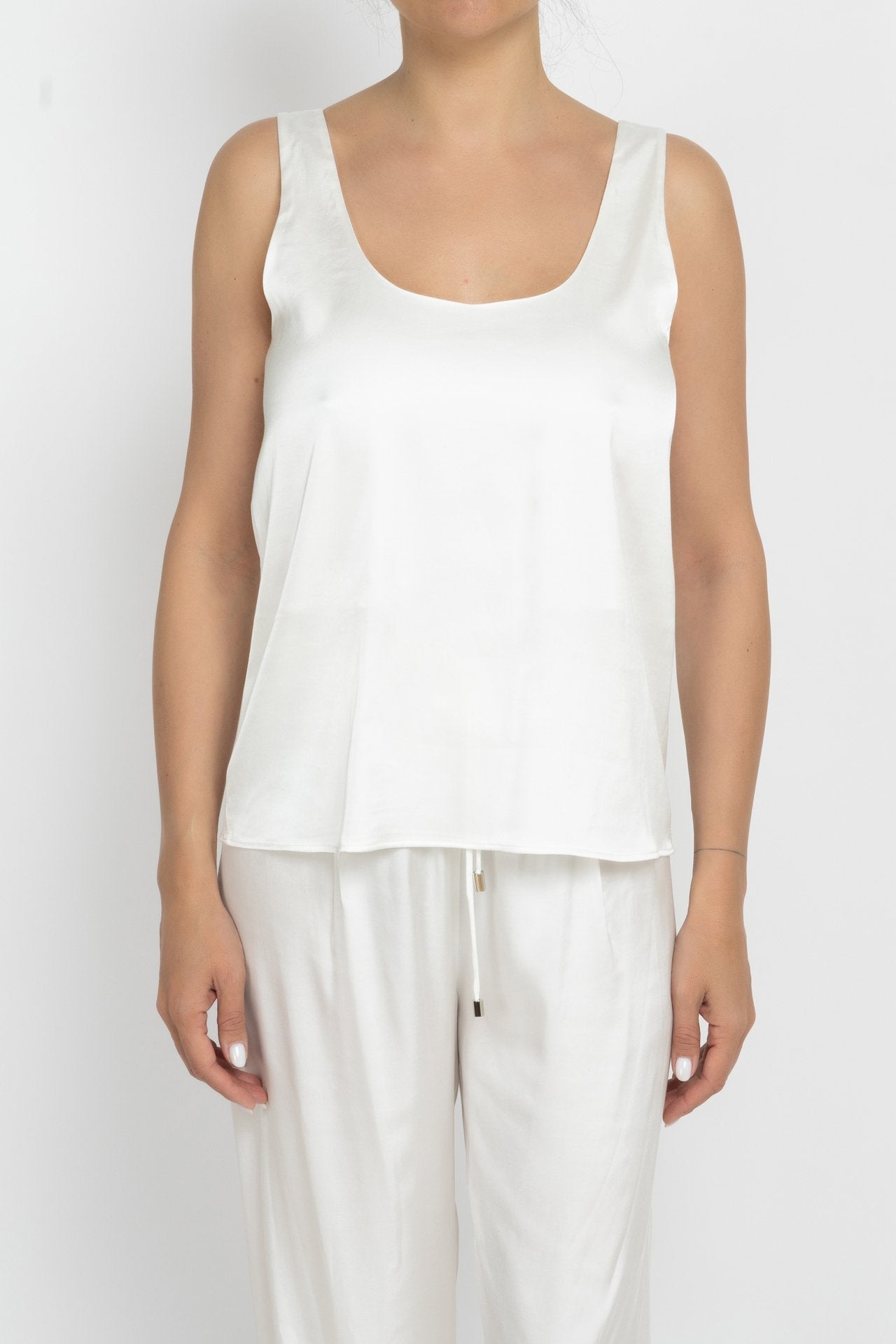 White wide-fit top
