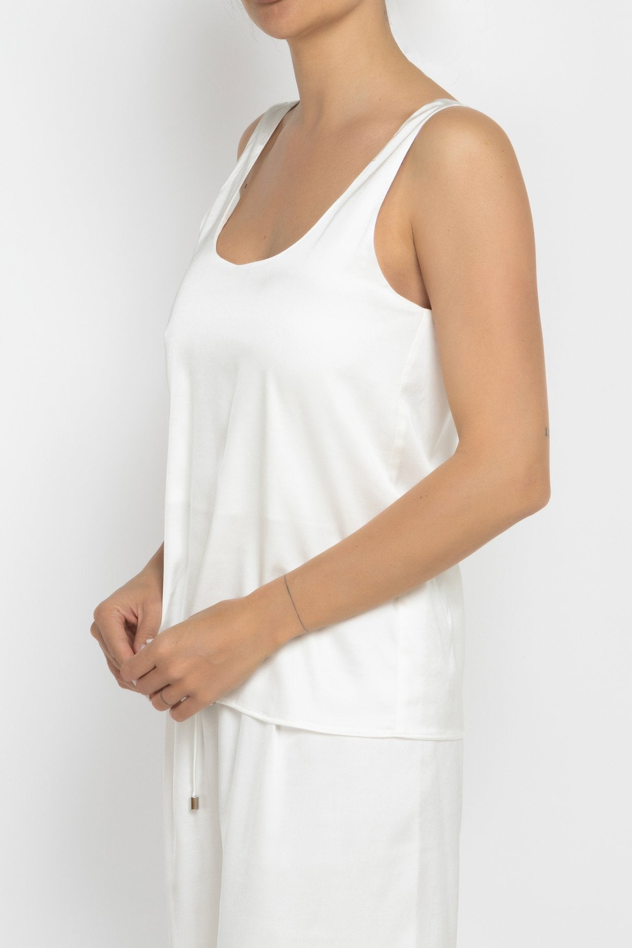 White wide-fit top